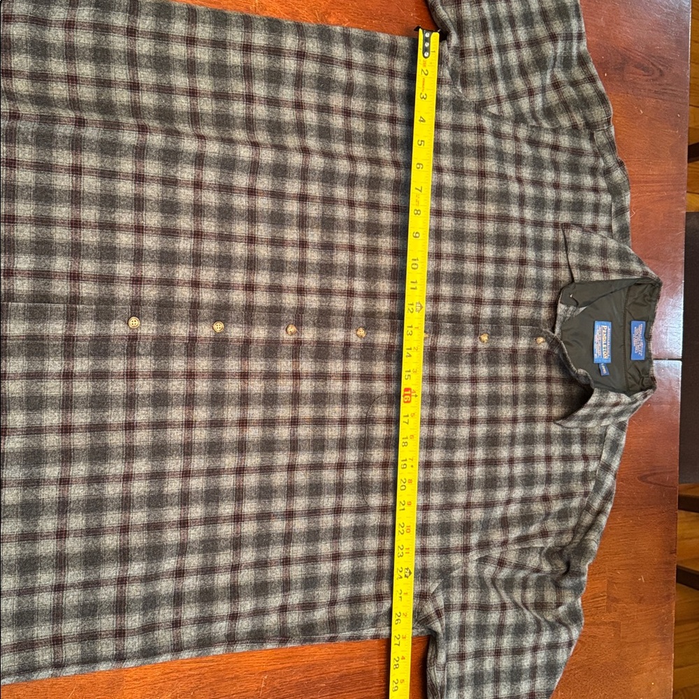 Vintage Pendleton Gray and Black Wool Plaid Flannel in EUC XL Long - Picture 5 of 7